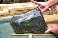 五彩斑斓蛋白石：世界之最的珍宝