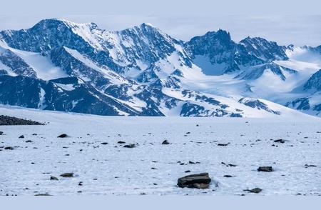 南极冰层下千颗陨石的命运：可能永久消失