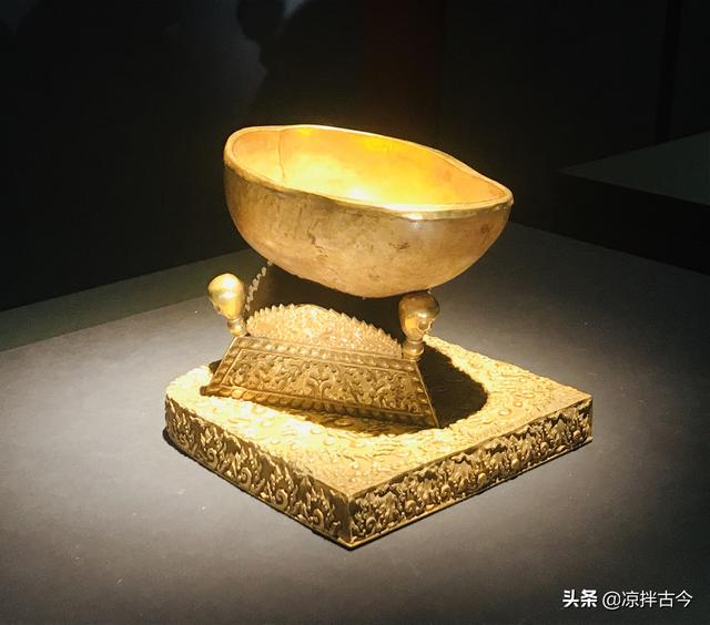 殊胜的头盖骨“嘎巴拉碗”，名贵的青金石佛钵，金字圆符存世唯一
